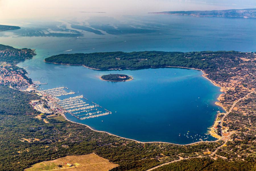 Bucht und Hafen von Punat